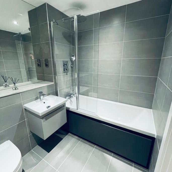New One Bedroom Luxury Apartment In سوليهال المظهر الخارجي الصورة