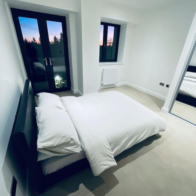 New One Bedroom Luxury Apartment In سوليهال المظهر الخارجي الصورة
