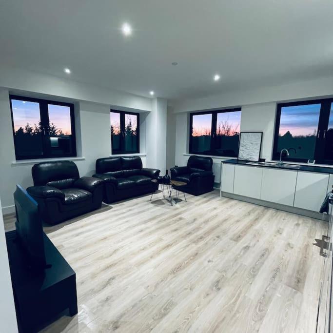 New One Bedroom Luxury Apartment In سوليهال المظهر الخارجي الصورة